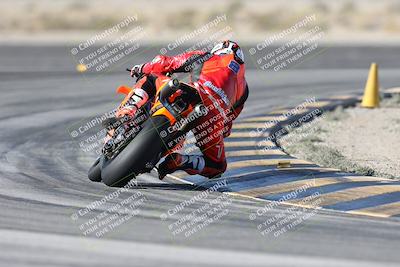 media/Dec-01-2025-Moto Forza (Mon) [[2daa91e15f]]/1-Advanced Group/Session 2 Turn 11 Backside/